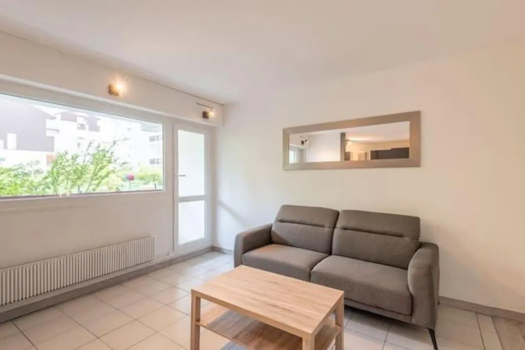 Joli Appartement Avec Balcon Proximite Lac Annecy France